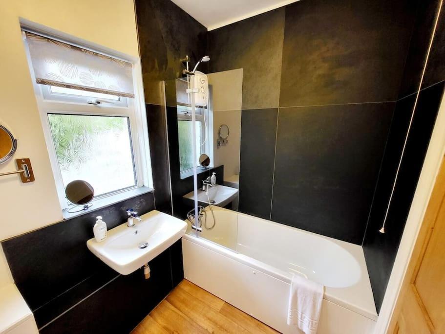 8 Duke Street - Launceston Cornwall Экстерьер фото