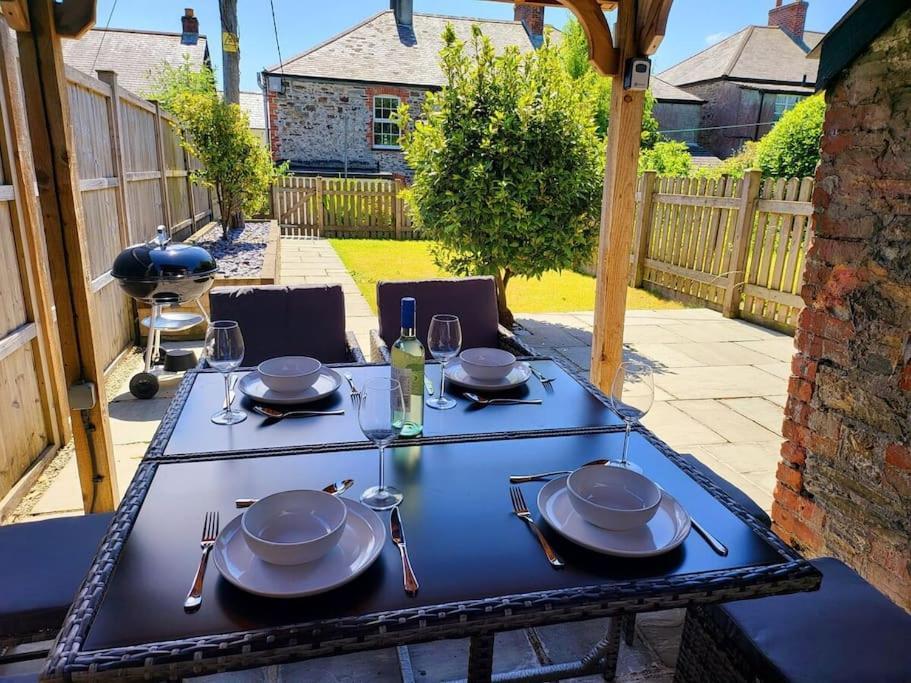 8 Duke Street - Launceston Cornwall Экстерьер фото